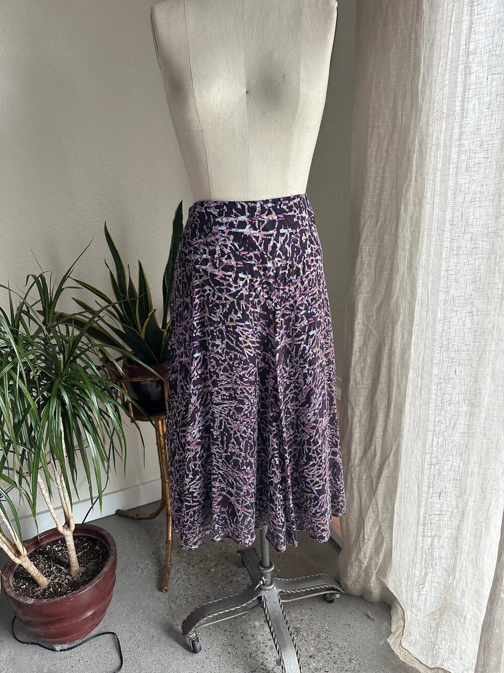 Anne Klein Women’s 12 Midi Skirt Purple Black Abstract Print Lightweight Flowy